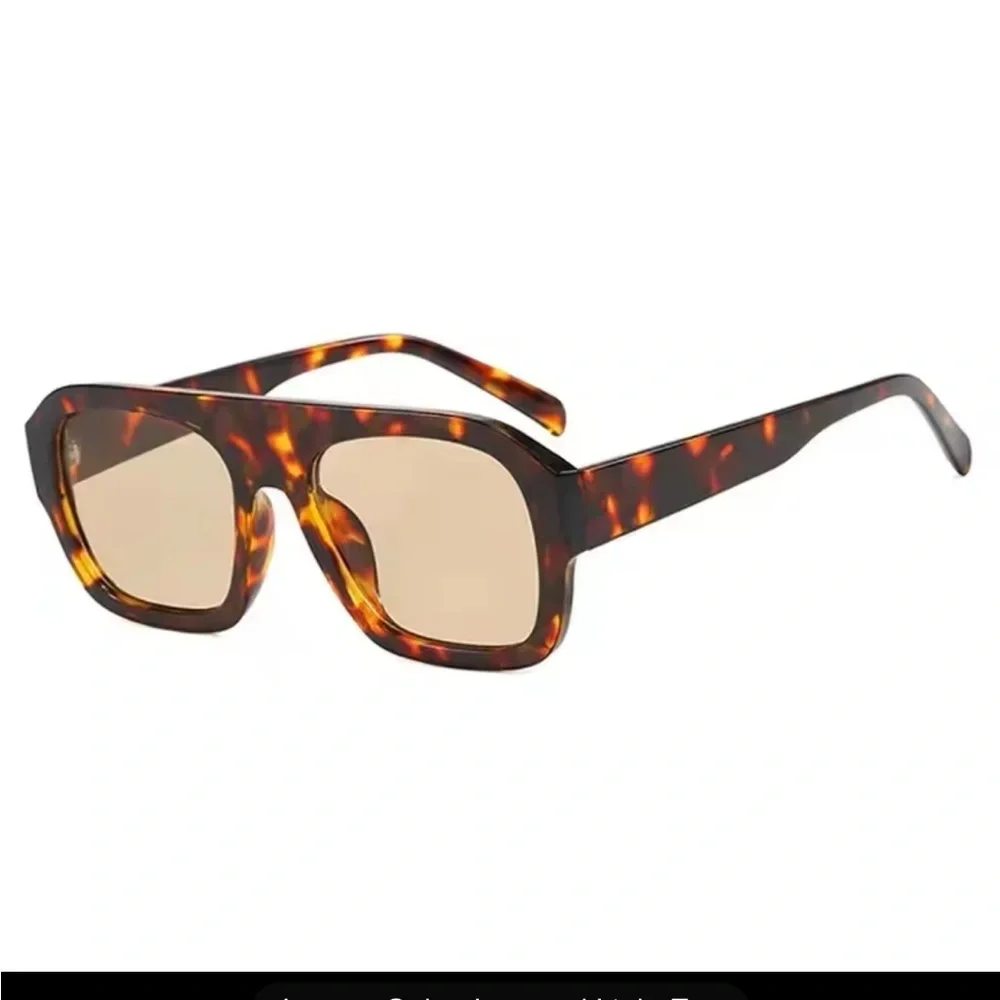 Chic Tortoise Shell Sunglasses